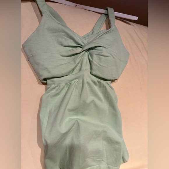 Athleta Tank Top Twist Style Mint Green Nylon Spandex Size Small - Picture 3 of 6